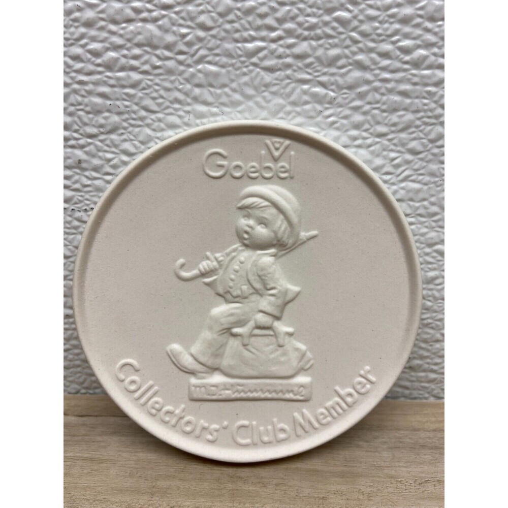 Goebel Hummel Collectors Club Member 4" Bisque Decorative Plate W.Germany